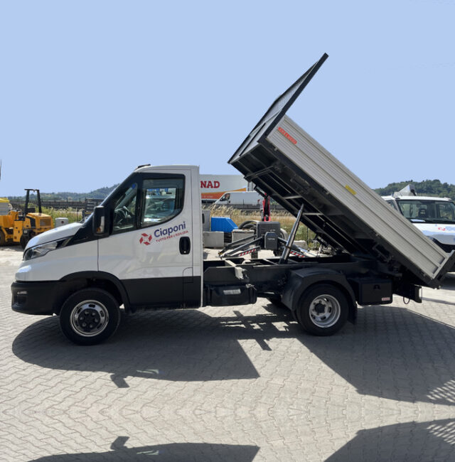 Noleggio autocarro ribaltabile Iveco Daily 35C14