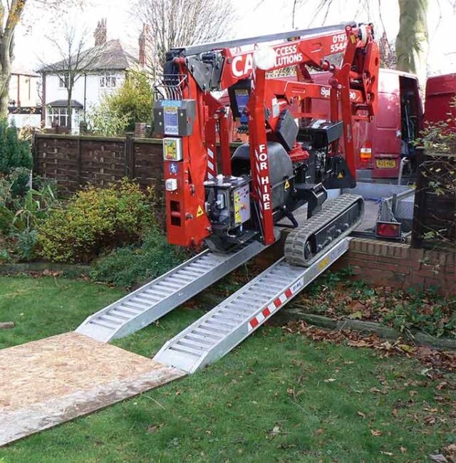 Piattaforma a ragno cingolata Spider 13.80 Platform Basket