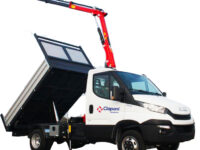 Noleggio autocarro ribaltabile Iveco con gru